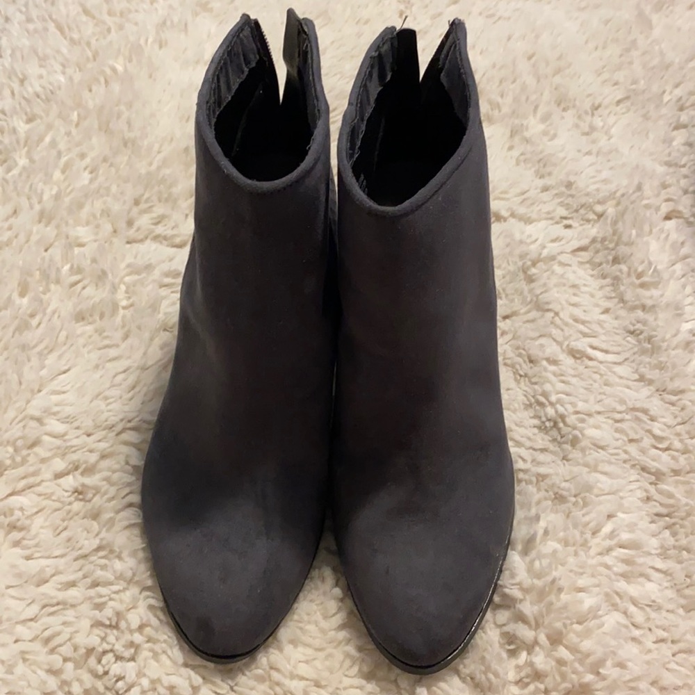 American Eagle Heeled Boots Fall Size 8.5 Grey Suede
